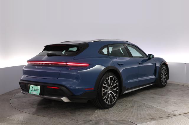 2022 Porsche Taycan — photo 2 of 27