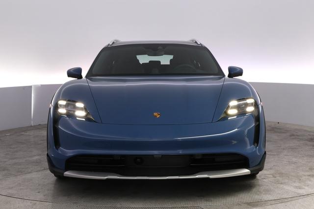 2022 Porsche Taycan — photo 9 of 27