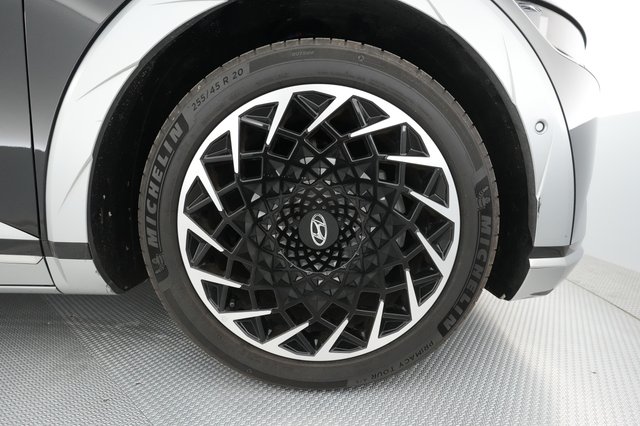 2023 Hyundai IONIQ 5 — photo 16 of 31