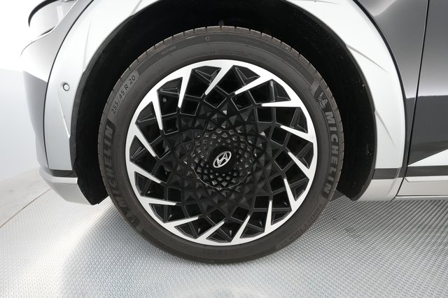 2023 Hyundai IONIQ 5 — photo 14 of 31