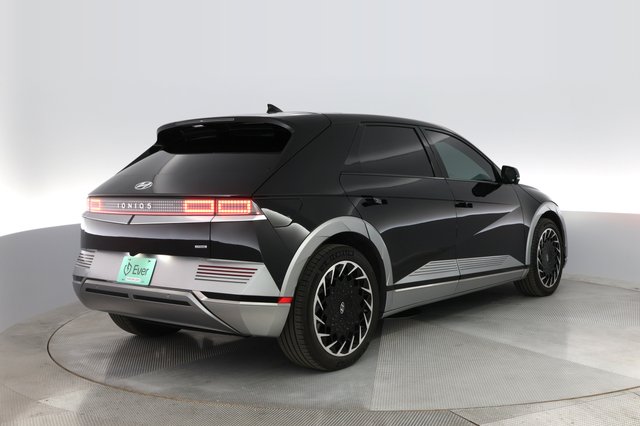 2023 Hyundai IONIQ 5 — photo 2 of 31