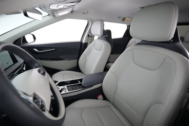 2023 Kia EV6 — photo 3 of 21