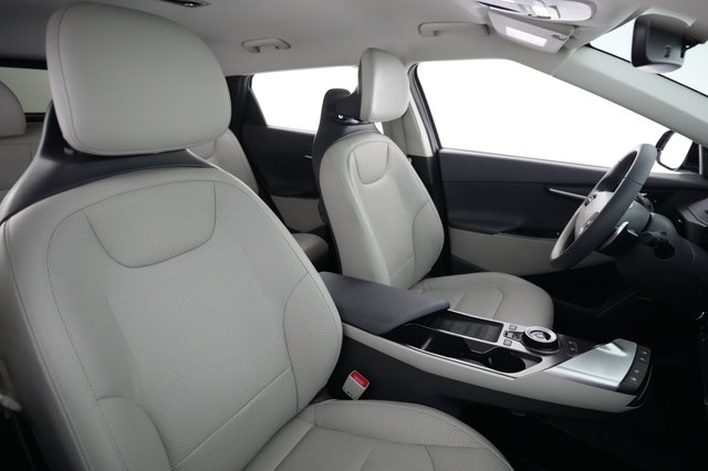 2023 Kia EV6 — photo 18 of 21