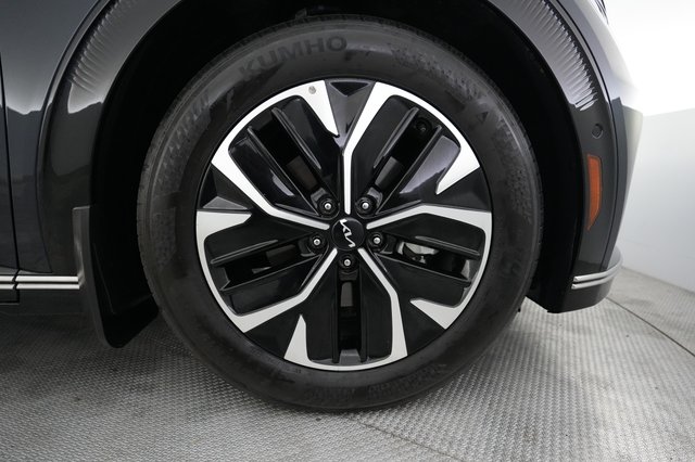2023 Kia EV6 — photo 16 of 21