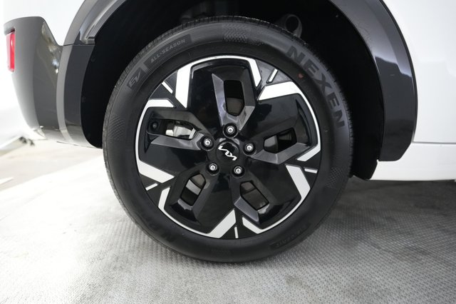 2023 Kia Niro EV — photo 17 of 21