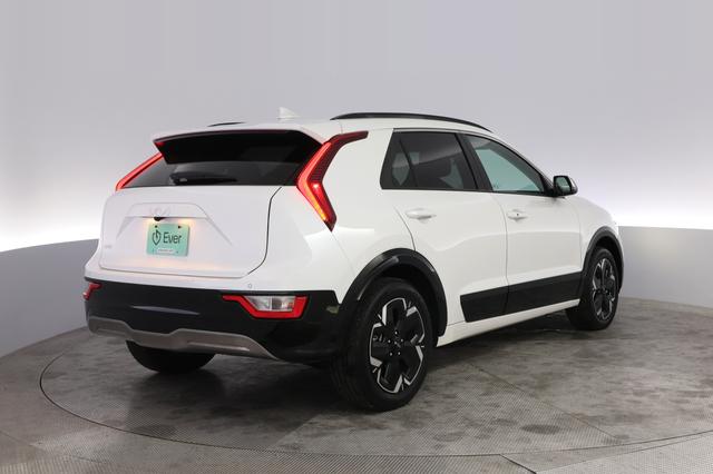 2023 Kia Niro EV — photo 2 of 21