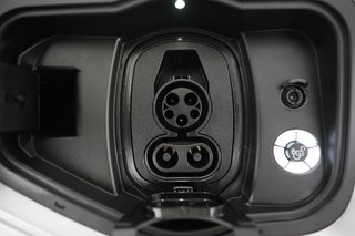 2023 Ford F-150 Lightning — photo 8 of 17