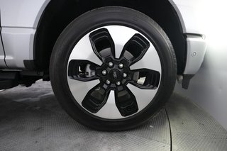 2023 Ford F-150 Lightning — photo 10 of 17