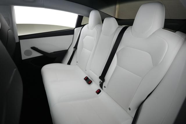 2025 Tesla Model 3 — photo 4 of 20