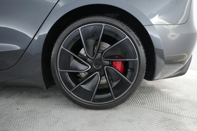 2025 Tesla Model 3 — photo 7 of 20