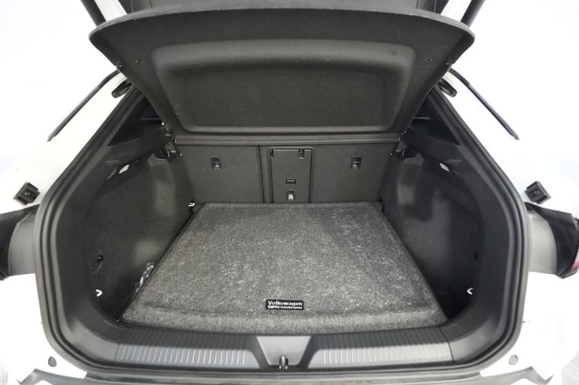 2023 Volkswagen ID.4 — photo 6 of 20