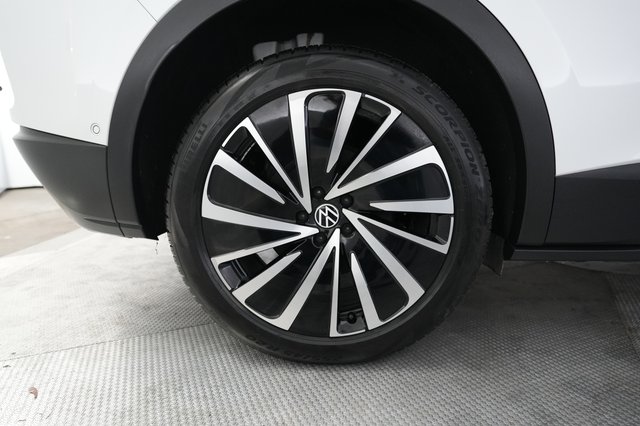 2023 Volkswagen ID.4 — photo 17 of 20