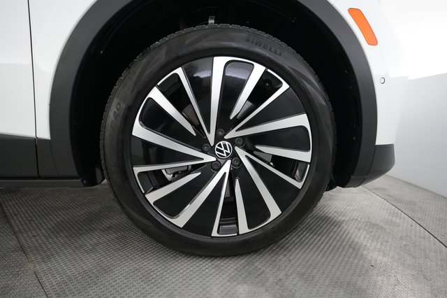 2023 Volkswagen ID.4 — photo 16 of 20
