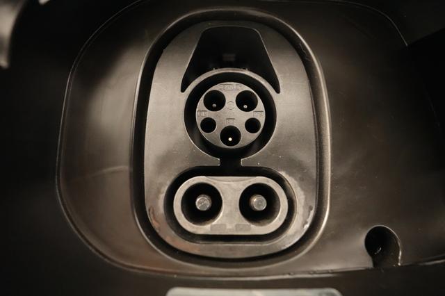 2023 Volkswagen ID.4 — photo 8 of 20