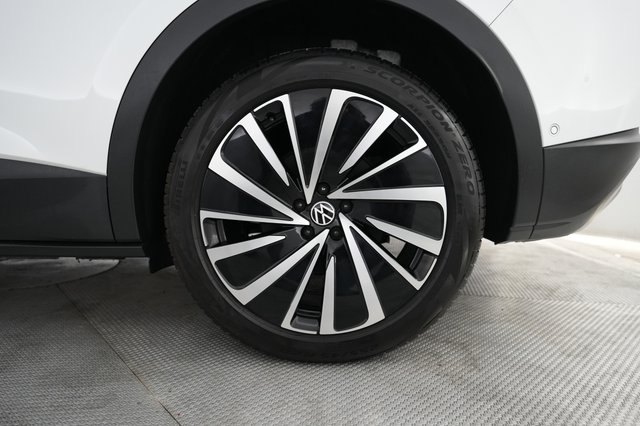2023 Volkswagen ID.4 — photo 7 of 20