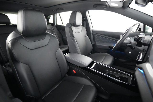 2023 Volkswagen ID.4 — photo 18 of 20
