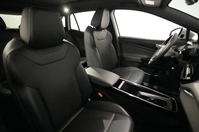 2023 Volkswagen ID.4 — photo 18 of 22