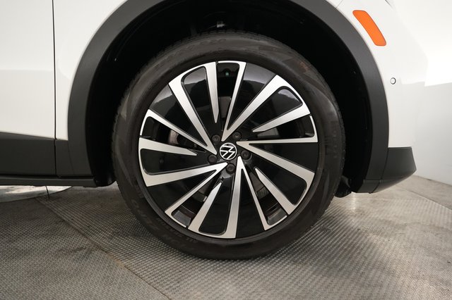 2023 Volkswagen ID.4 — photo 16 of 22