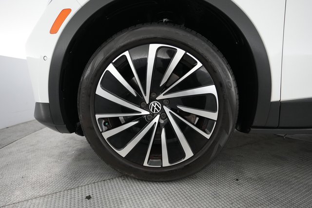 2023 Volkswagen ID.4 — photo 15 of 22