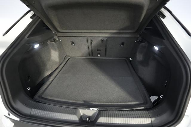 2023 Volkswagen ID.4 — photo 6 of 22