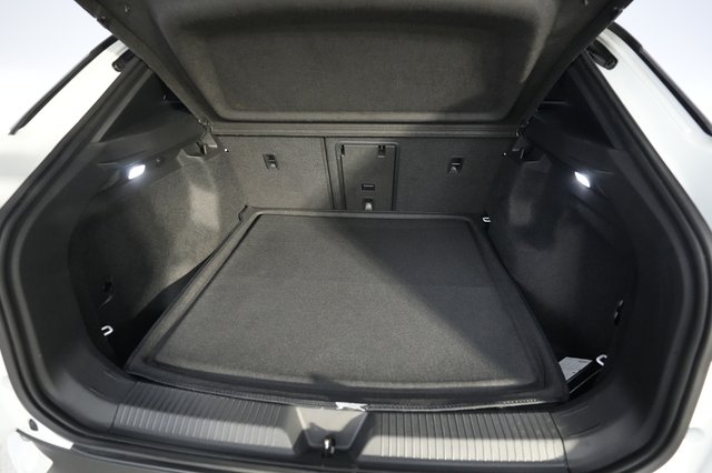 2023 Volkswagen ID.4 — photo 6 of 22