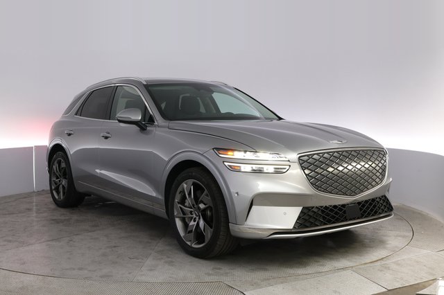 2023 Genesis Electrified GV70 — photo 10 of 21