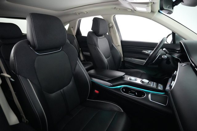 2023 Genesis Electrified GV70 — photo 18 of 21