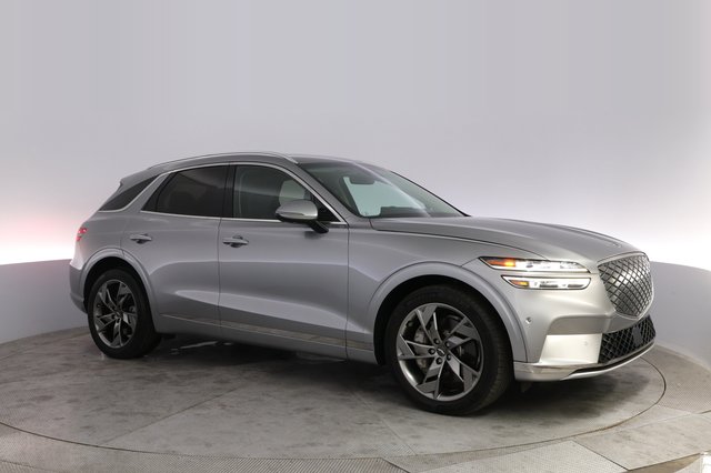 2023 Genesis Electrified GV70 — photo 11 of 21