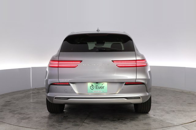 2023 Genesis Electrified GV70 — photo 12 of 21