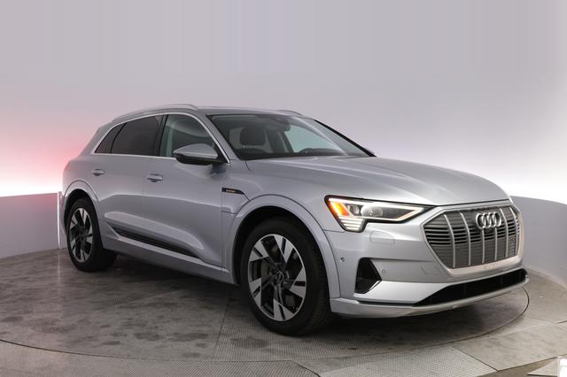 2023 Audi e-tron — photo 10 of 25