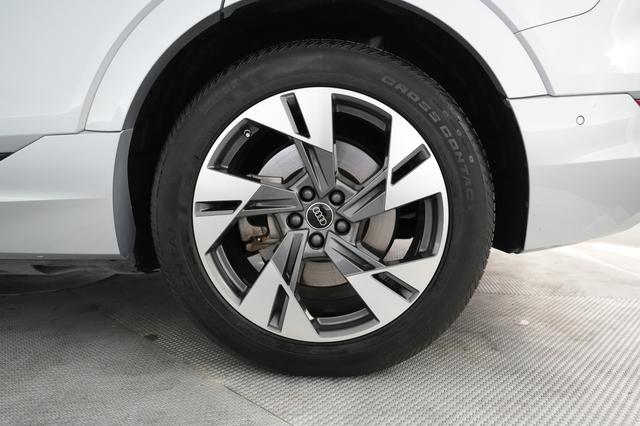 2023 Audi e-tron — photo 7 of 25
