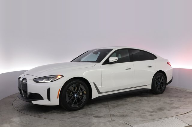 2023 BMW i4 — photo 14 of 20