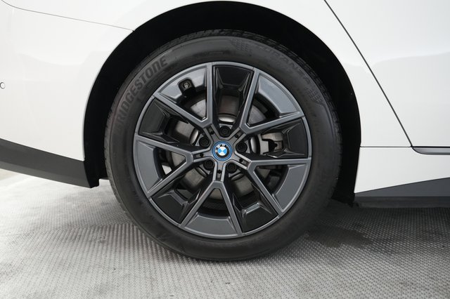 2023 BMW i4 — photo 17 of 20