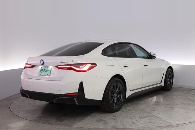2023 BMW i4 — photo 2 of 20