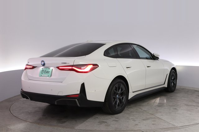 2023 BMW i4 — photo 2 of 20