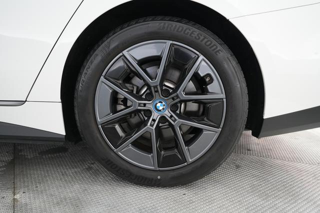 2023 BMW i4 — photo 7 of 20