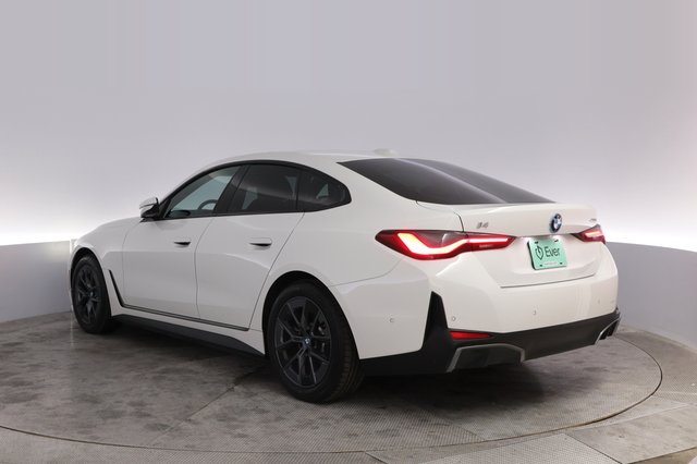 2023 BMW i4 — photo 13 of 20