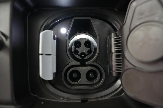 2023 BMW i4 — photo 8 of 20
