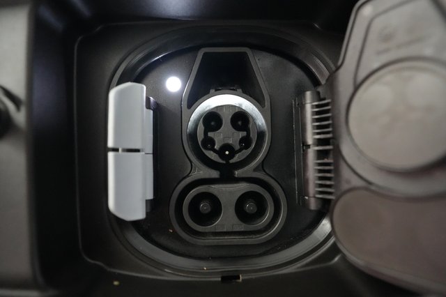 2023 BMW i4 — photo 8 of 20