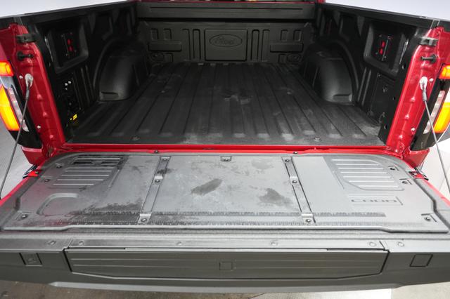 2024 Ford F-150 Lightning — photo 6 of 15
