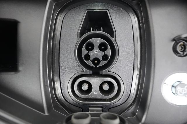 2024 Ford F-150 Lightning — photo 8 of 15