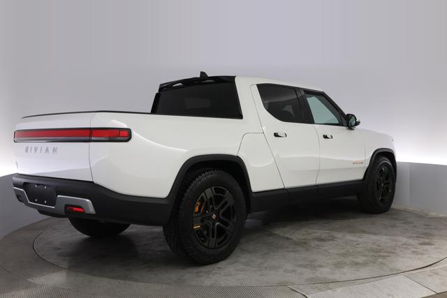 2024 Rivian R1T — photo 2 of 20