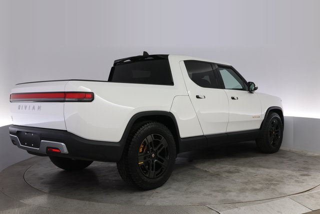 2024 Rivian R1T — photo 2 of 20