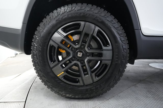 2024 Rivian R1T — photo 16 of 20