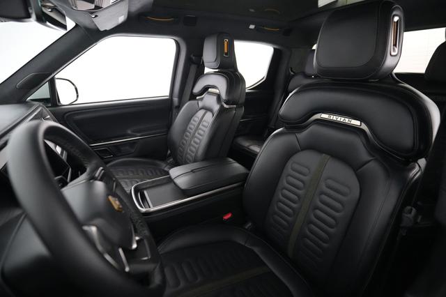 2024 Rivian R1T — photo 3 of 20