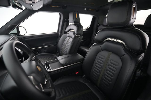 2024 Rivian R1T — photo 3 of 20