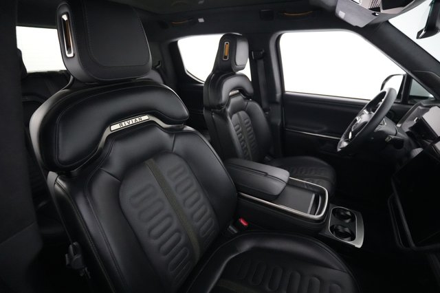 2024 Rivian R1T — photo 17 of 20