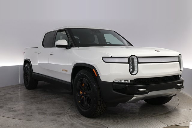 2024 Rivian R1T — photo 10 of 20