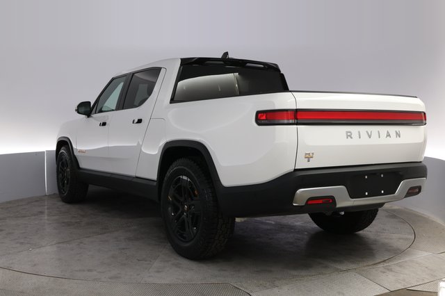 2024 Rivian R1T — photo 13 of 20
