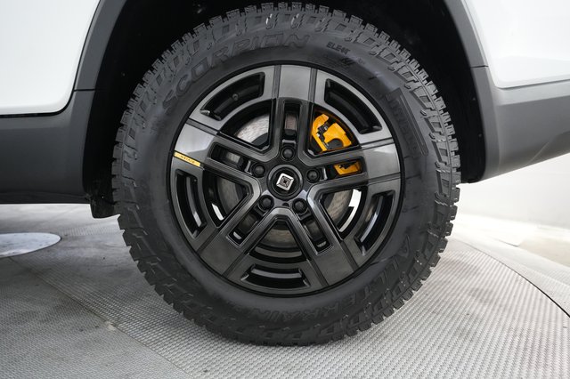 2024 Rivian R1T — photo 7 of 20
